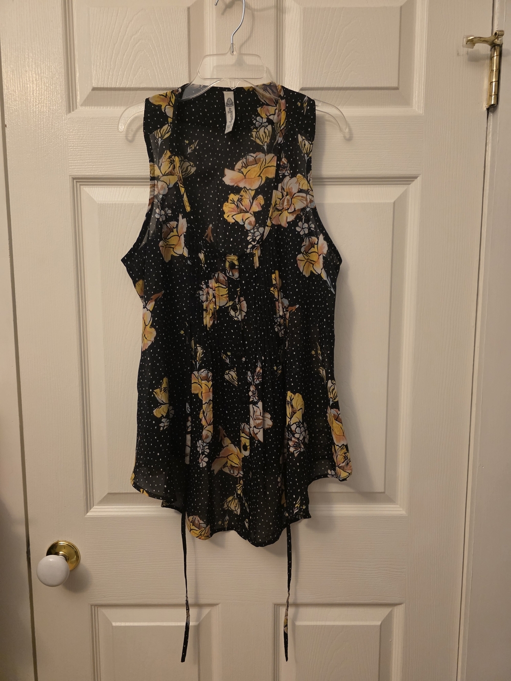 American Rag Black Sleeveless Floral Tie-Front Blouse
